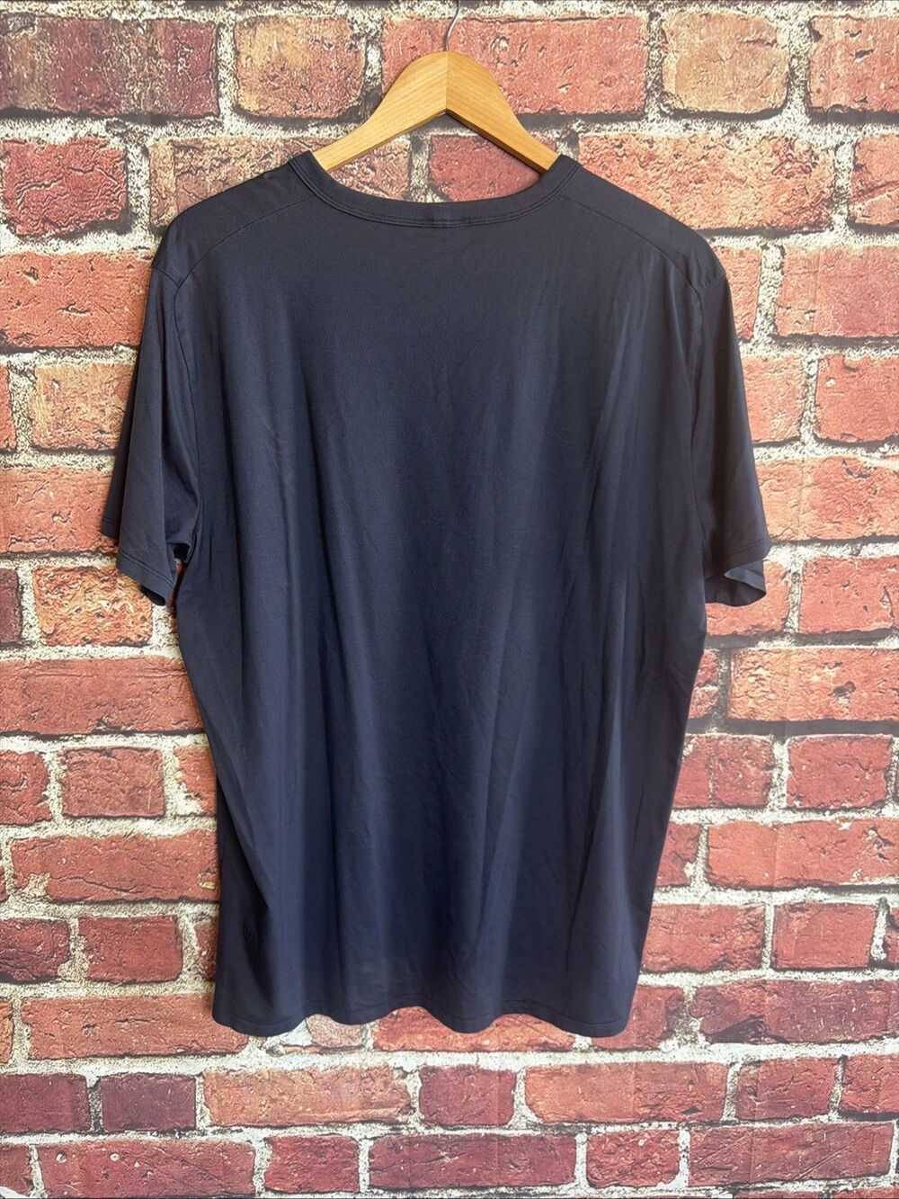 Lululemon Men's Organic Cotton Classic Fit T-Shirt Navy - Picture 2 of 3